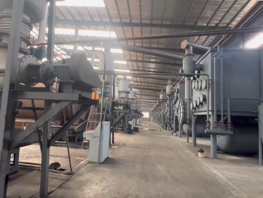 塑料炼油设备 实现资源重新配置 节能环保 保护环境 出油率高 运行稳定